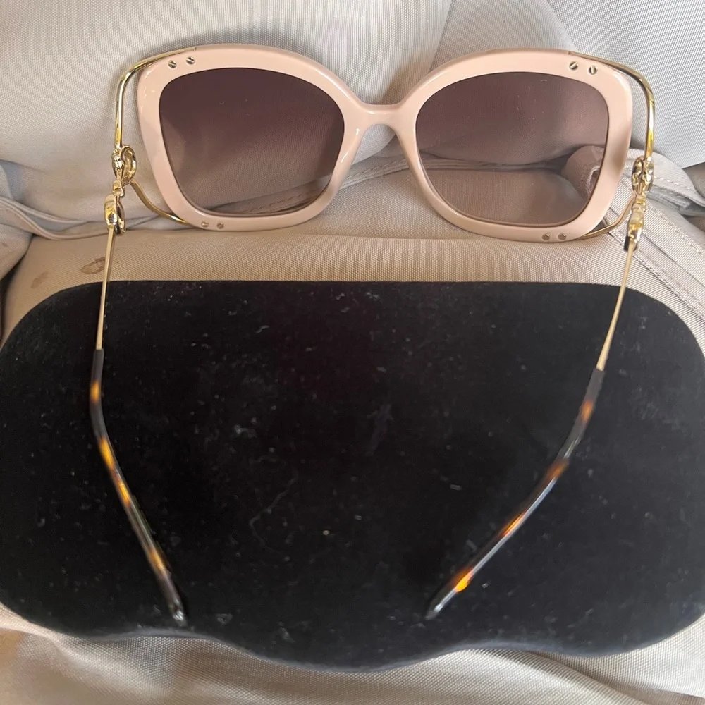 GUCCI NEW SUNGLASSES WITH CASE❤️🔥 - Picture 4 of 16